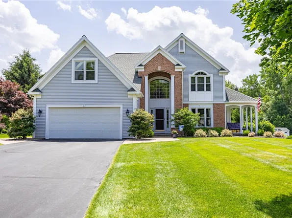 5 Teal Dr, Fairport, NY 14450