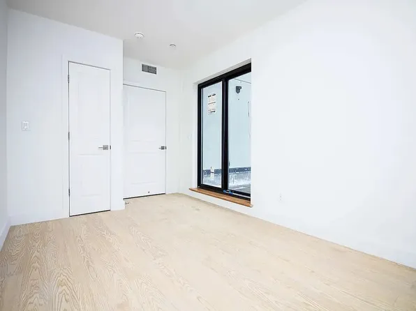 703 Hart Street image 5 of 8