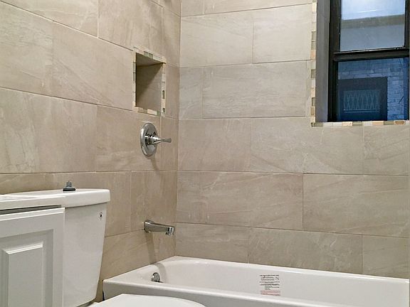 4th image of 417 Brightwater Ct APT 1B