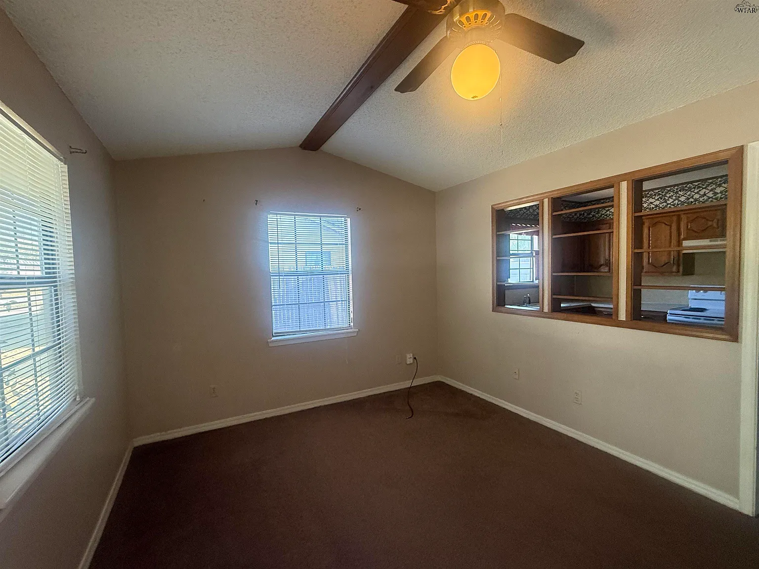 2 bed, 1.0 bath, 732 sqft, $1,300 — Photo 3