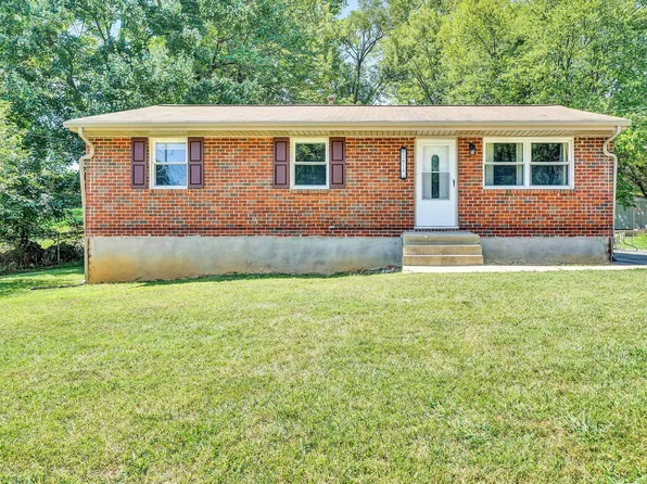 2614 Green Ridge Cir, Roanoke, VA 24019