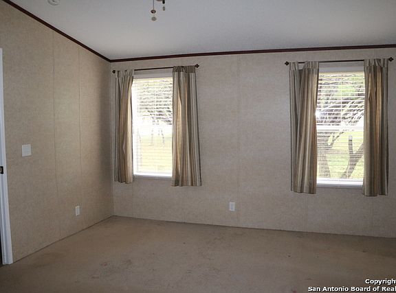 4th image of 112 Oak Forest Ln