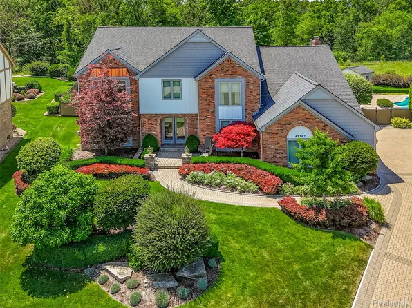 48367 Lake Valley Dr, Shelby Township, MI 48317