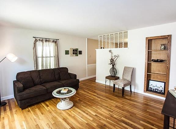 2nd image of 12189 Parkwood Pl