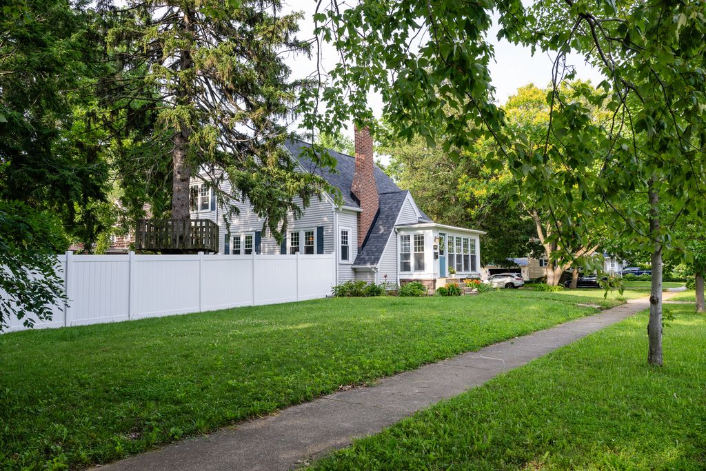 1214 W Green St, Champaign, IL - View 4