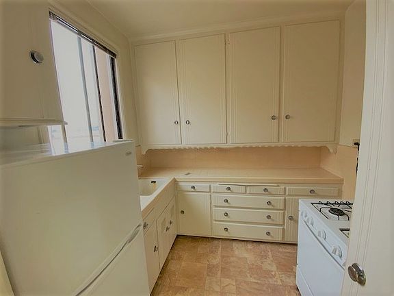 5th image of 1690 Greenwich St #305