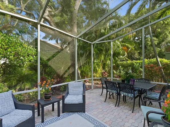 8827 Lakeside Cir, Vero Beach, FL 32963