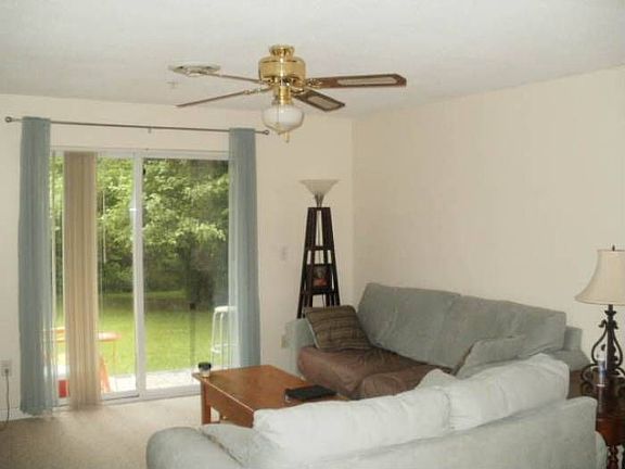 Livingroom and patio