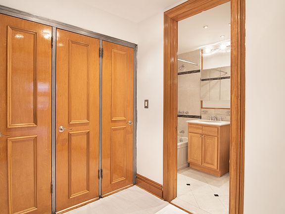 5th image of 145 W 58th St #9H