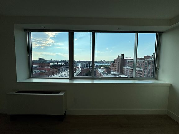 5th image of 510 W 52nd St APT 10B