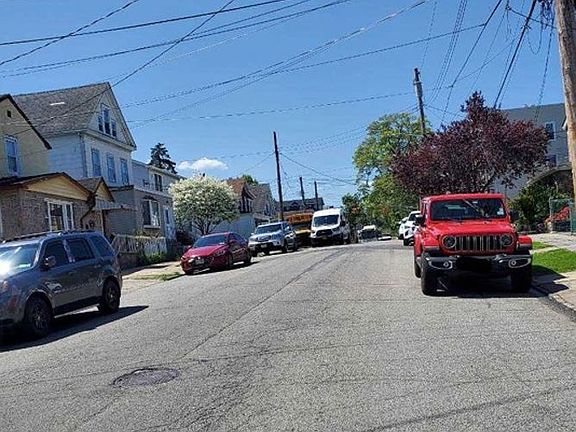 Exterior Neighborhood (street photo)