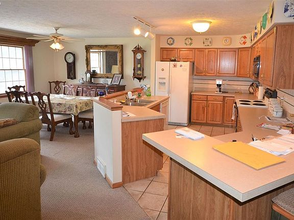 5th image of 4037 Woodlands Dr