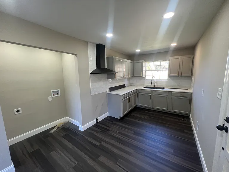 221 Campbell Dr — Photo 5