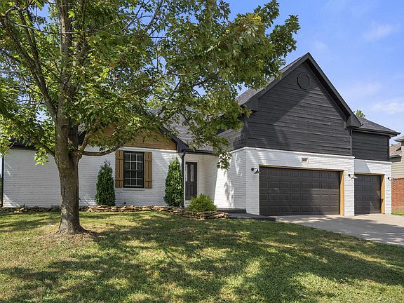3rd image of 835 E Country Ridge Street