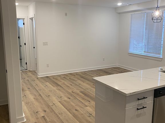 3rd image of 2416 Clifford St #2R