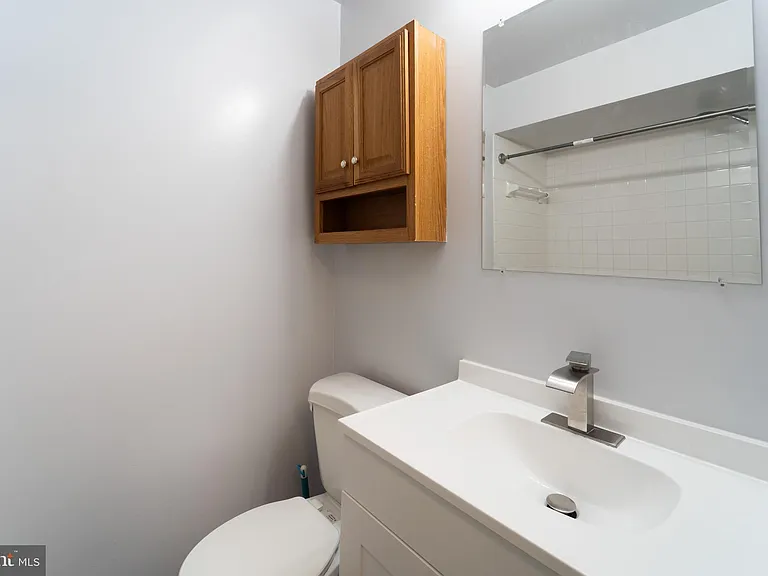 413 Lakeview Ct — Photo 25