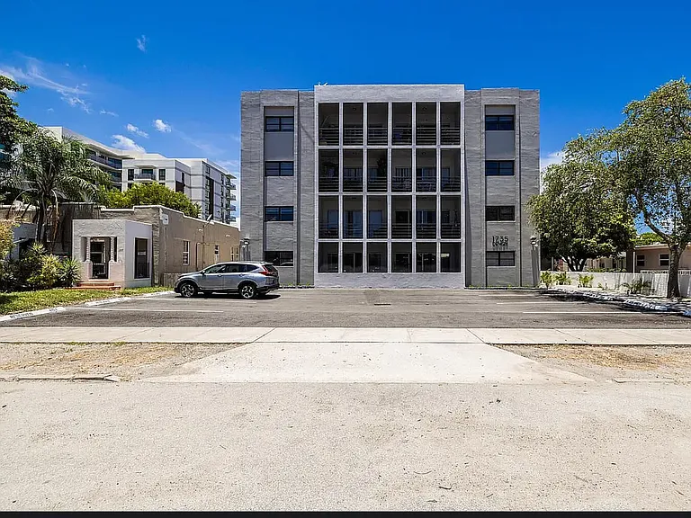 1735 Dewey St #102 — Photo 14