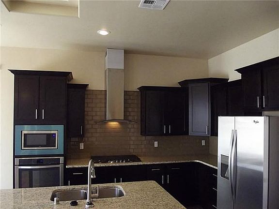 4th image of 5512 Grove Dr