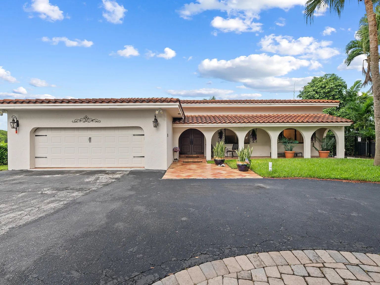 4 bed, 3.0 bath, 3412 sqft, $13,995 — Photo 4