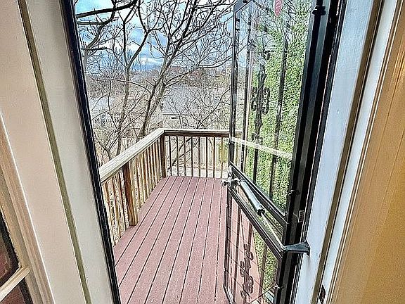 Door to outside deck