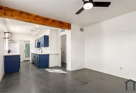 3rd image of 2452 E Amelia Ave #1