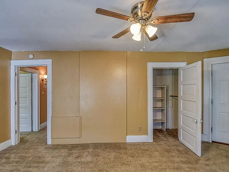 464 College Ave — Photo 4