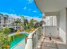 488 NW 165th St Rd