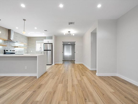 4th image of 15161 NE 8th Ave #0