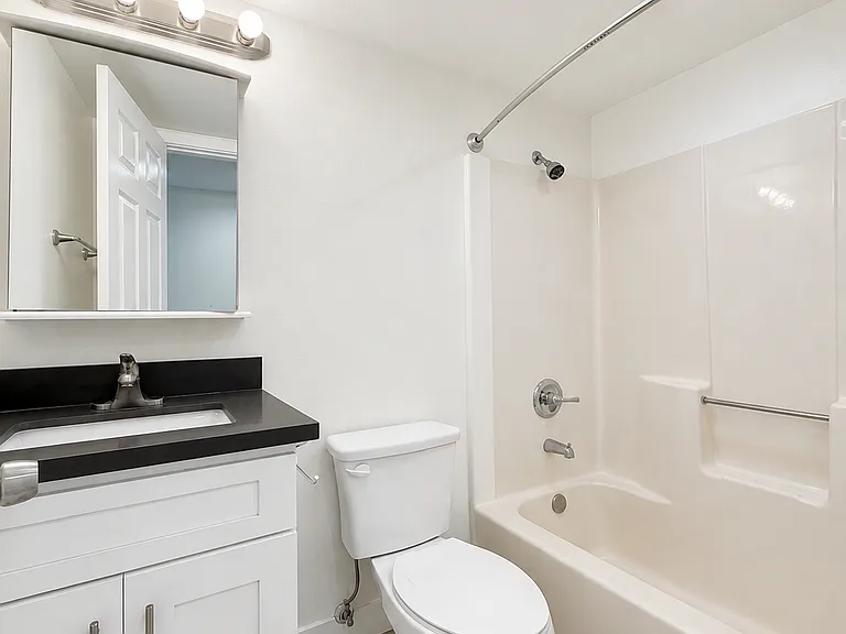 1943 Tamarind Ave #104 — Photo 7