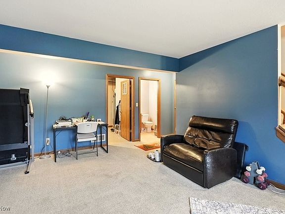 3rd image of 565-567 Stone Creek Dr