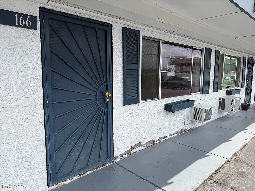 1 bed, 1.0 bath, 416 sqft, $900 — Photo 3