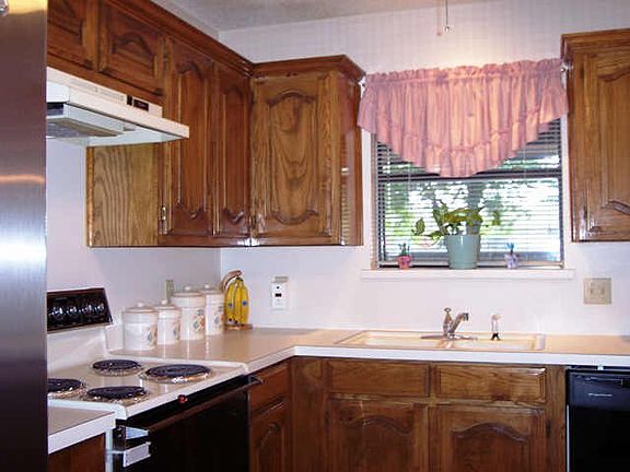 2nd image of 207 N Winding Oaks Dr