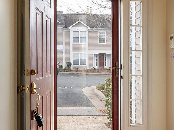4th image of 1411 Glenside Grn