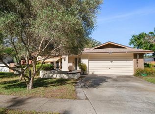 1142 Lancer Ln, Tarpon Springs, FL 34689
