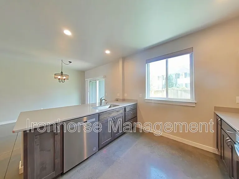 320 Meriwether Ave — Photo 9