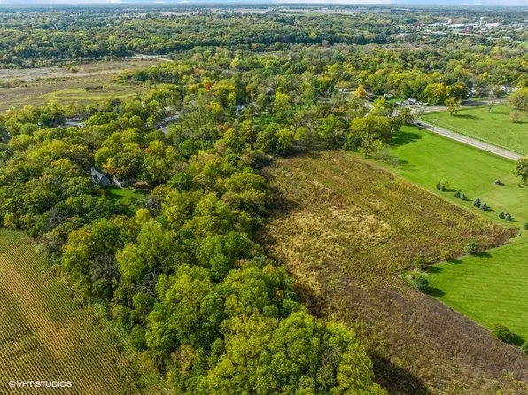 912 Main Street Rd, Spring Grove, IL 60081