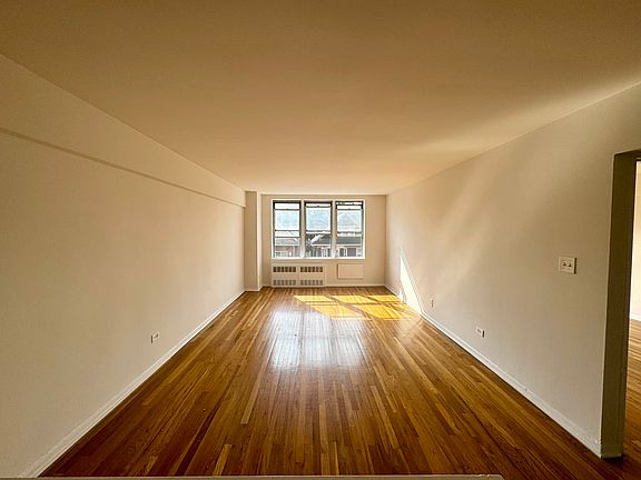 4th image of 465 E 7th St #48