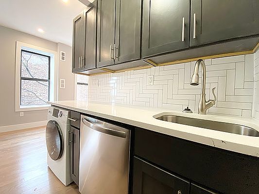 5th image of 618 W 182nd St #43B