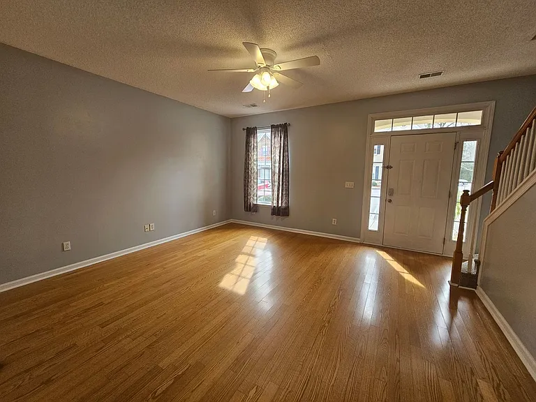 104 Tuscany Ct — Photo 3
