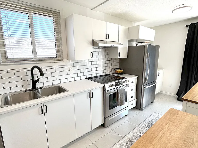 87 Locheed Dr #UPPER — Photo 3