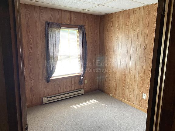 3rd image of 1627 B Ave SE