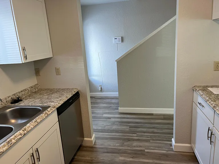 2524 Charlene Ln — Photo 6