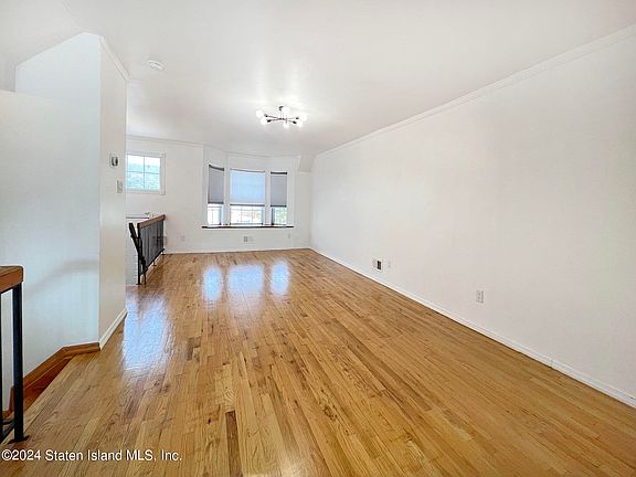 5th image of 38 Villa Nova St