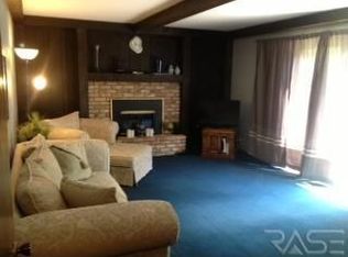 3904 S Hills Rd, Sioux Falls, SD 57103