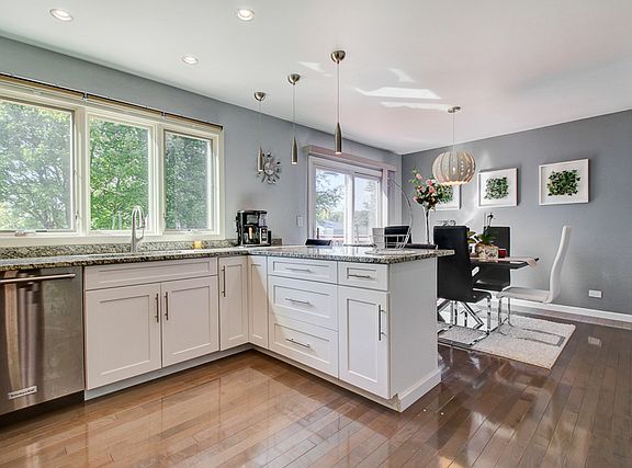 4th image of 414 Argyll Ln