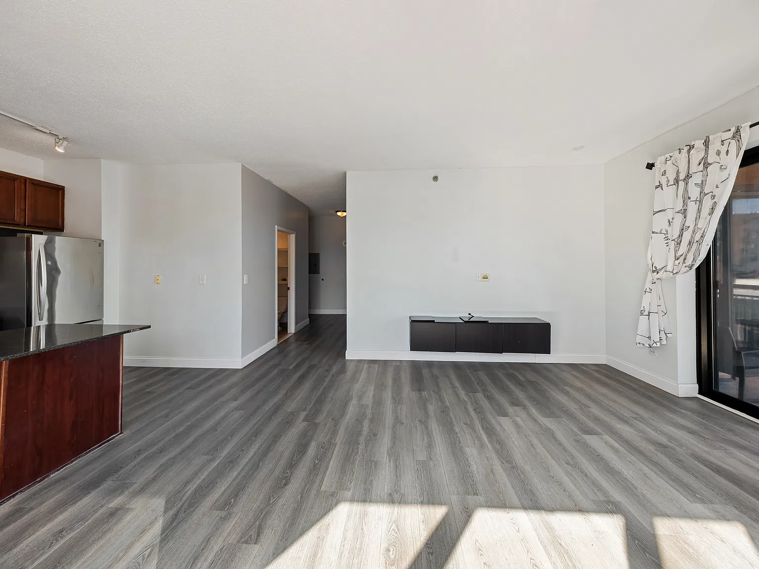 2 bed, 1270 sqft, $3,095 — Photo 2