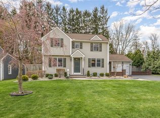 25 Pinecrest Dr, Rochester, NY 14617