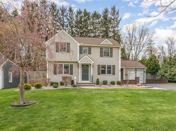 25 Pinecrest Dr, Rochester, NY 14617
