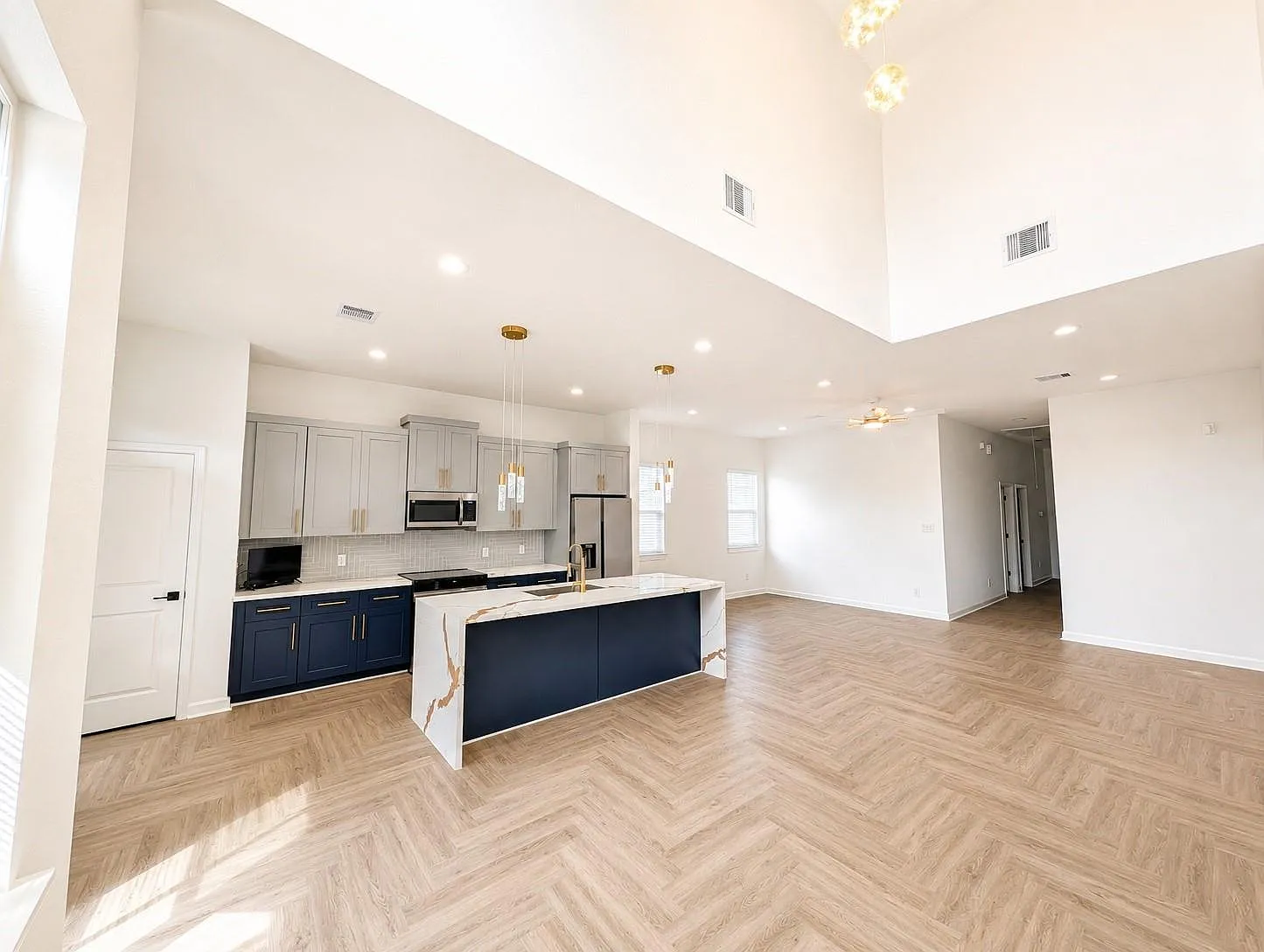 3 bed, 2.0 bath, $1,900 — Photo 3