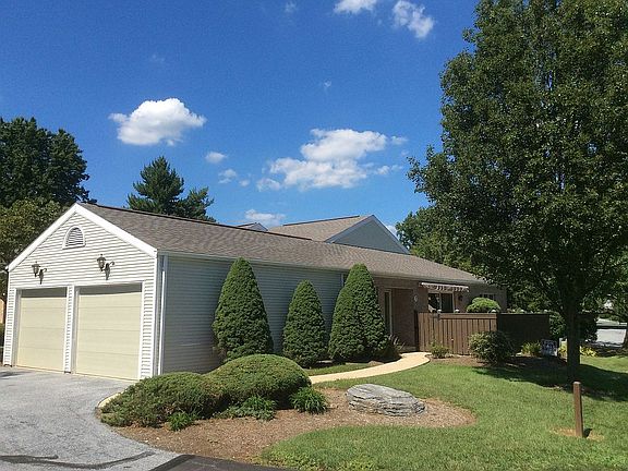 2nd image of 7 Woodland Est